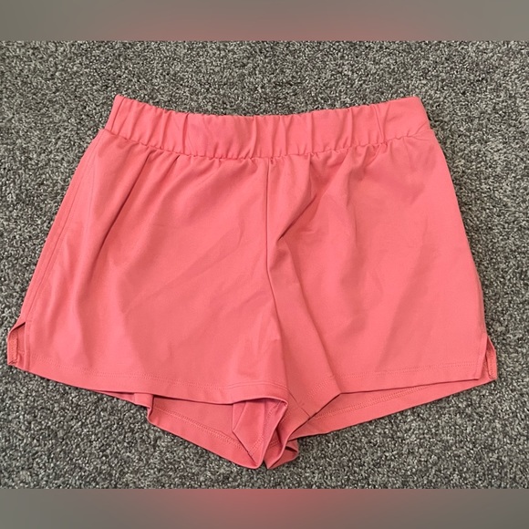 Women’s Columbia sportswear shorts. Size medium. - Picture 3 of 8
